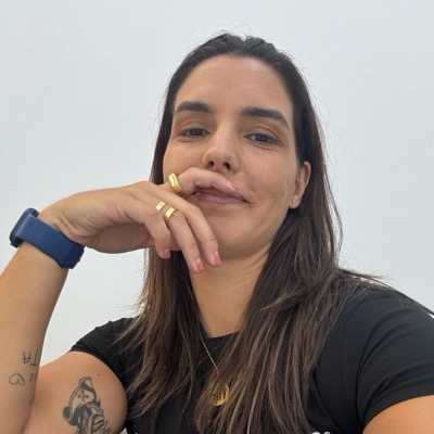 Mônica. Co-fundadora da Neverland